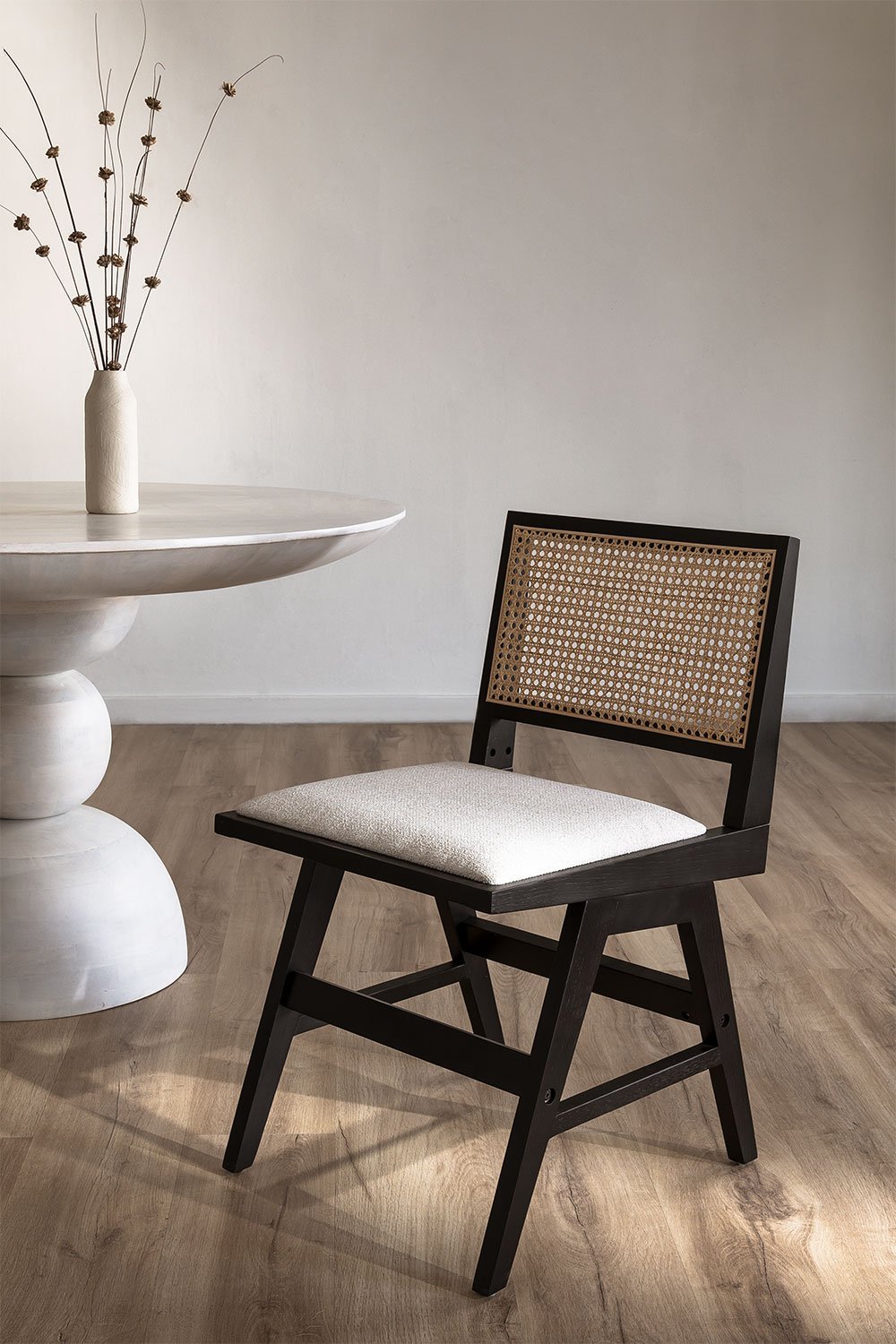 Cadeira de jantar estofada Lali de madeira fresca e rattan, imagem de galeria 1