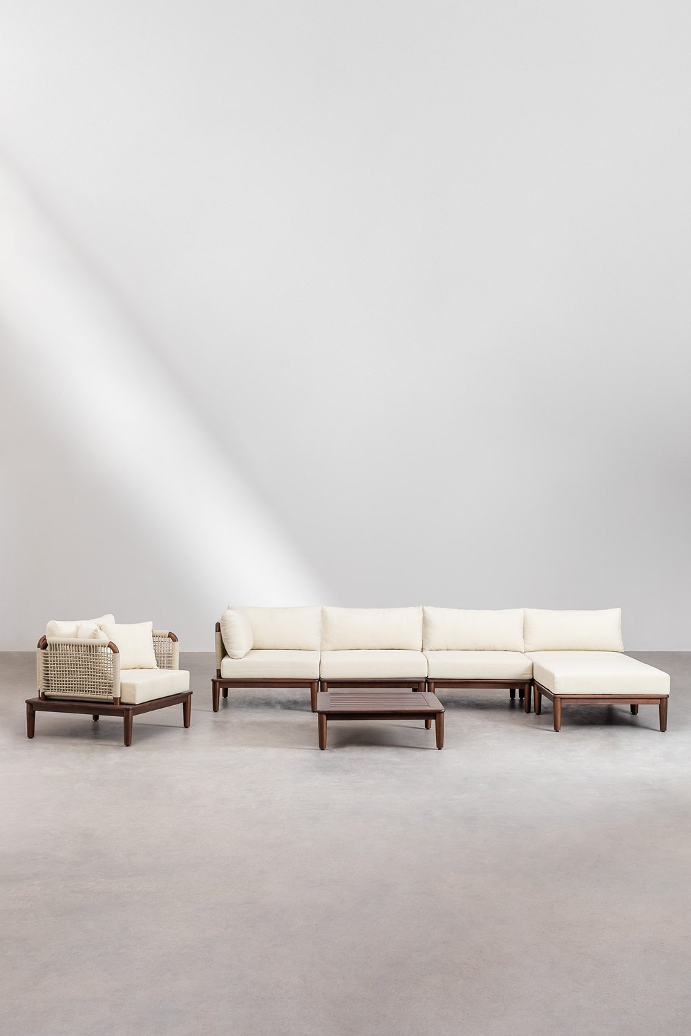 Conjunto de jardim com sofá modular de canto de 4 peças, mesa de centro, puff e poltrona em acácia Giulia, imagem de galeria 5