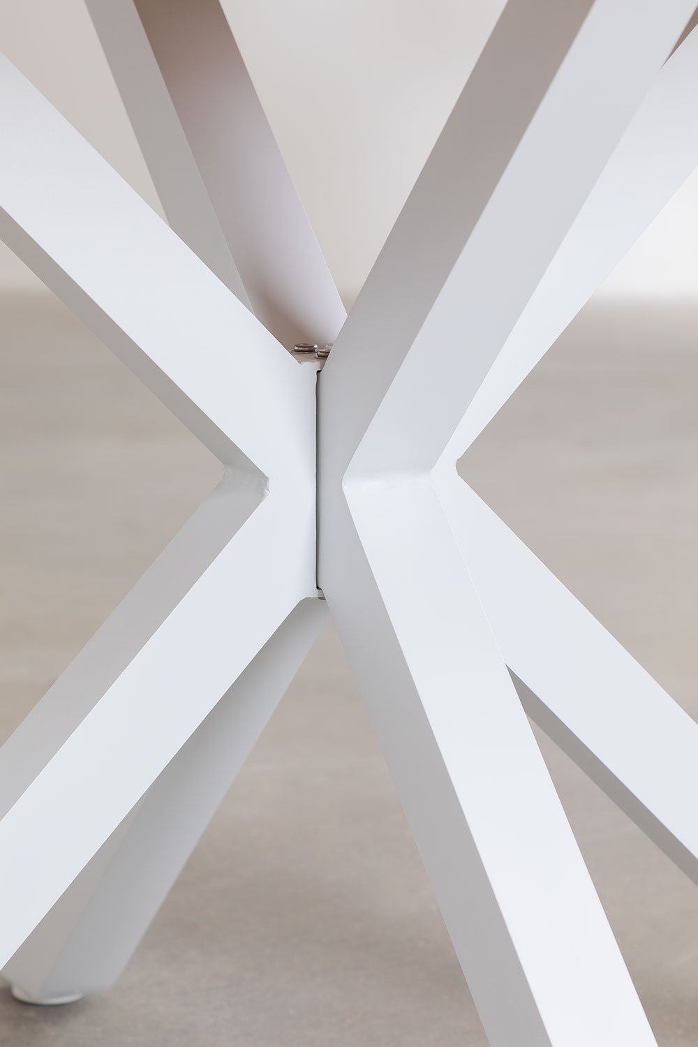Round garden table in eucalyptus wood and aluminum Archer, imagem de galeria 6
