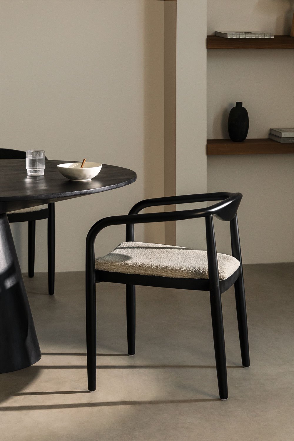 Cadeira de Jantar em Madeira de Acácia e Chenille Mallory, imagem de galeria 1