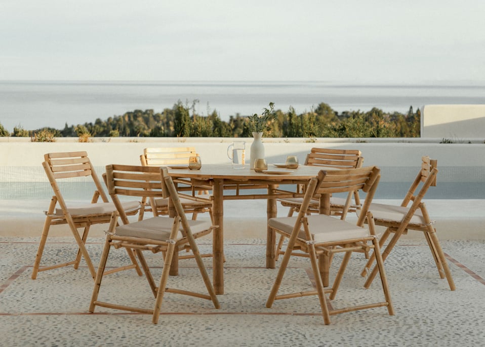 Conjunto de mesa redonda Senia (Ø140 cm) e 6 cadeiras dobráveis de jardim em bambu Nelida