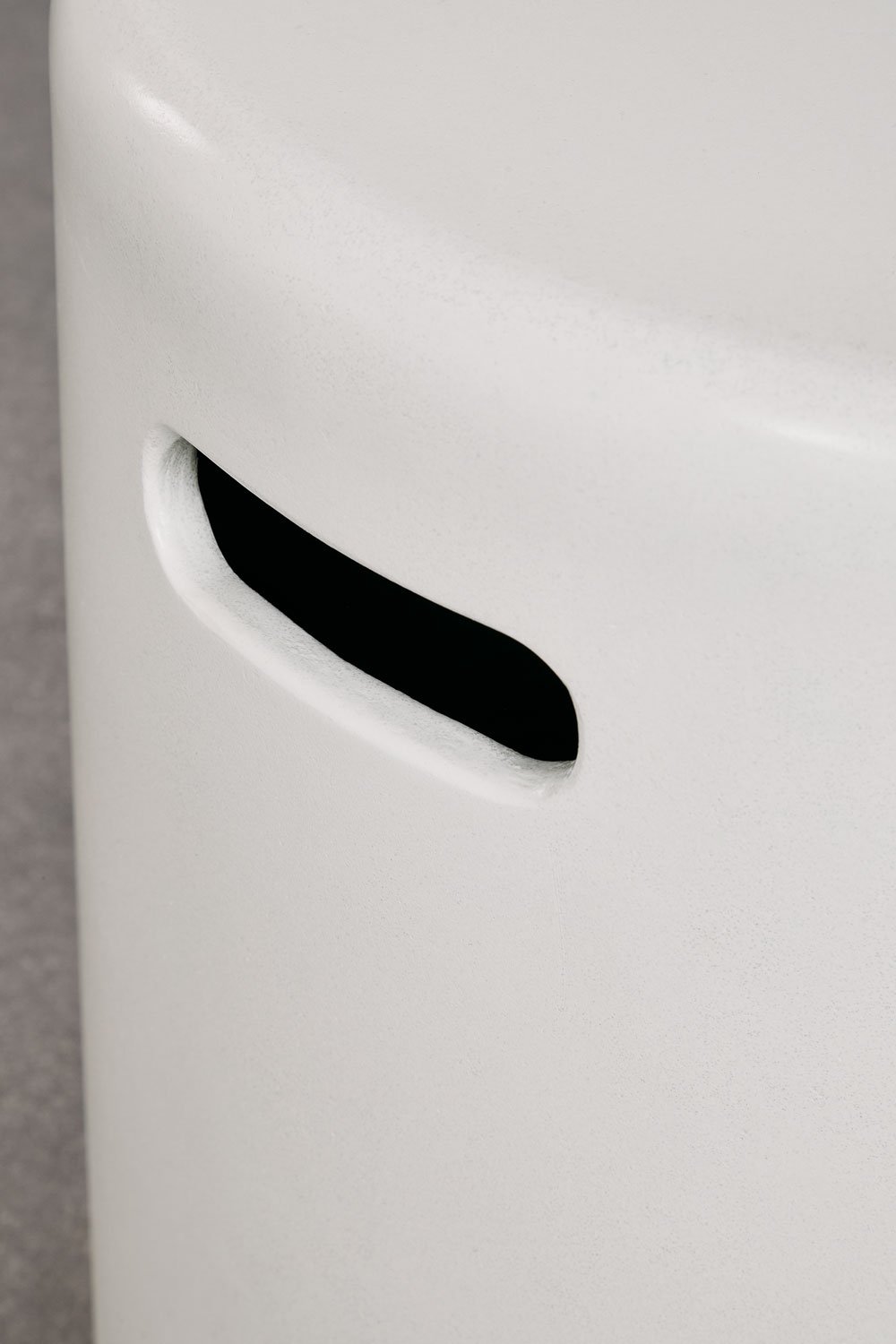 Mesa auxiliar redonda Ø35 cm em cimento Biltet, imagem de galeria 4