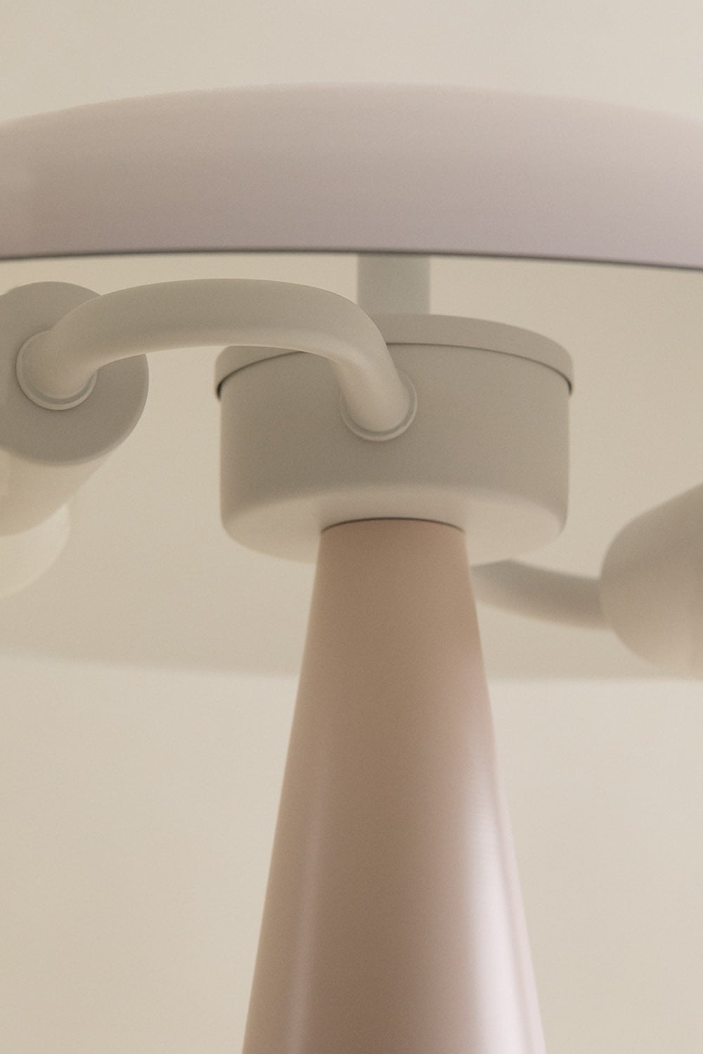 Candeeiro de mesa em ferro Irune, imagem de galeria 5