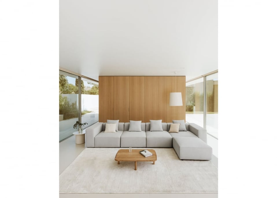 Sofá modular de 4 peças com apoio de braço alto e puff (↔︎400 cm) Bruna