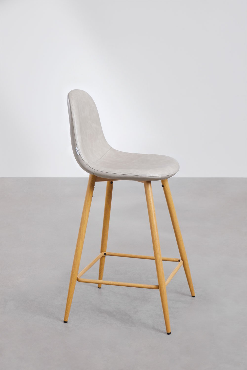 Pack de 2 bancos altos 65 cm em polipele cinza taupe claro e pés com acabamento madeira natural Glamm, imagem de galeria 2