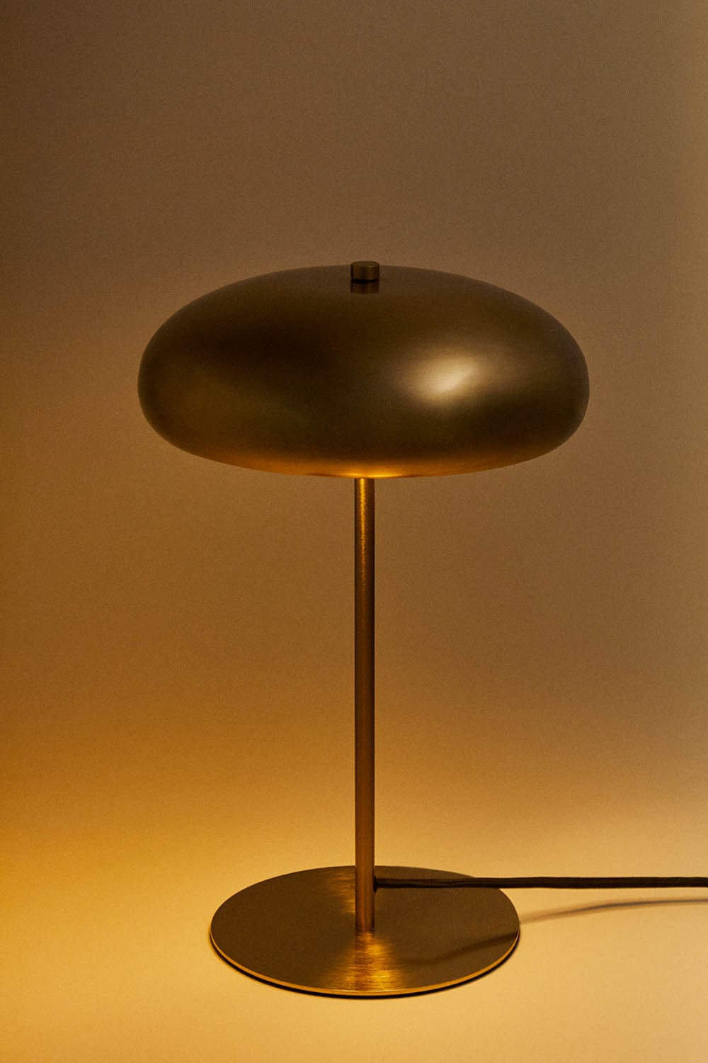 Lâmpada de mesa em metal Hilma, imagem de galeria 4