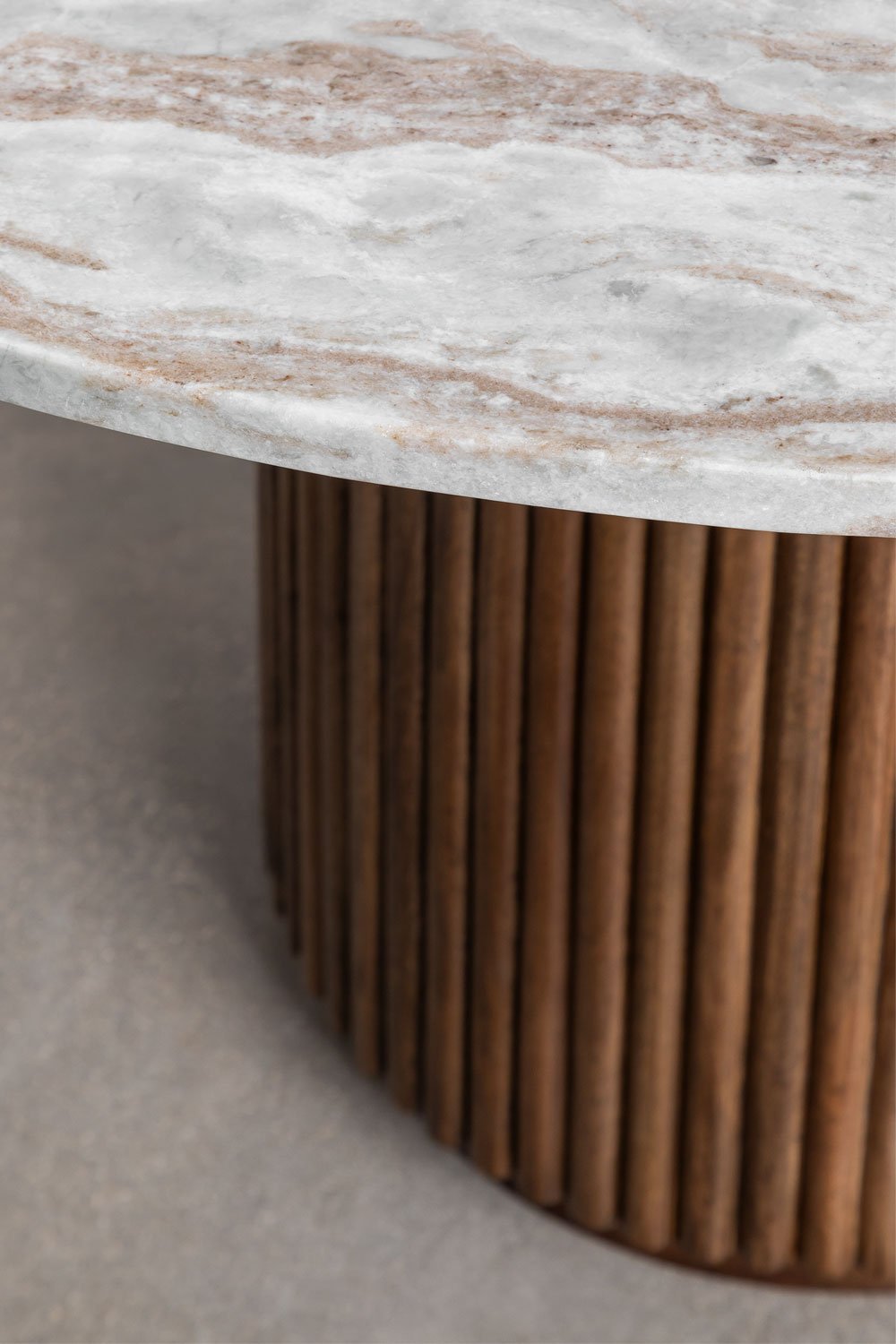 Conjunto de mesa redonda Ø120 cm em mármore e madeira de mangueira Giselda e 4 cadeiras de jantar em veludo Xastru, imagem de galeria 5