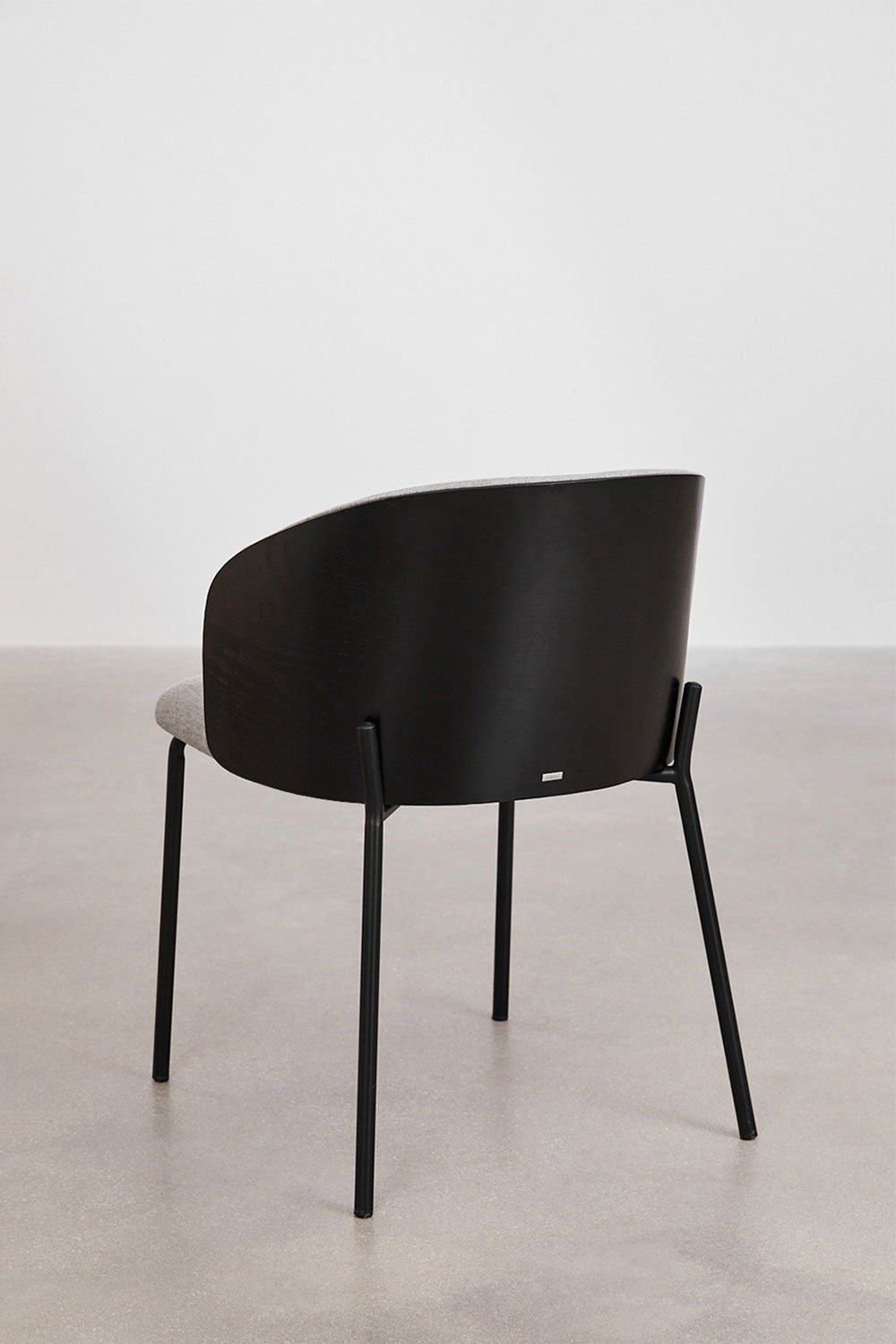 Conjunto de mesa redonda Ø120 cm em cimento Noemi e 6 cadeiras de jantar em madeira estofadas Amieva, imagem de galeria 7