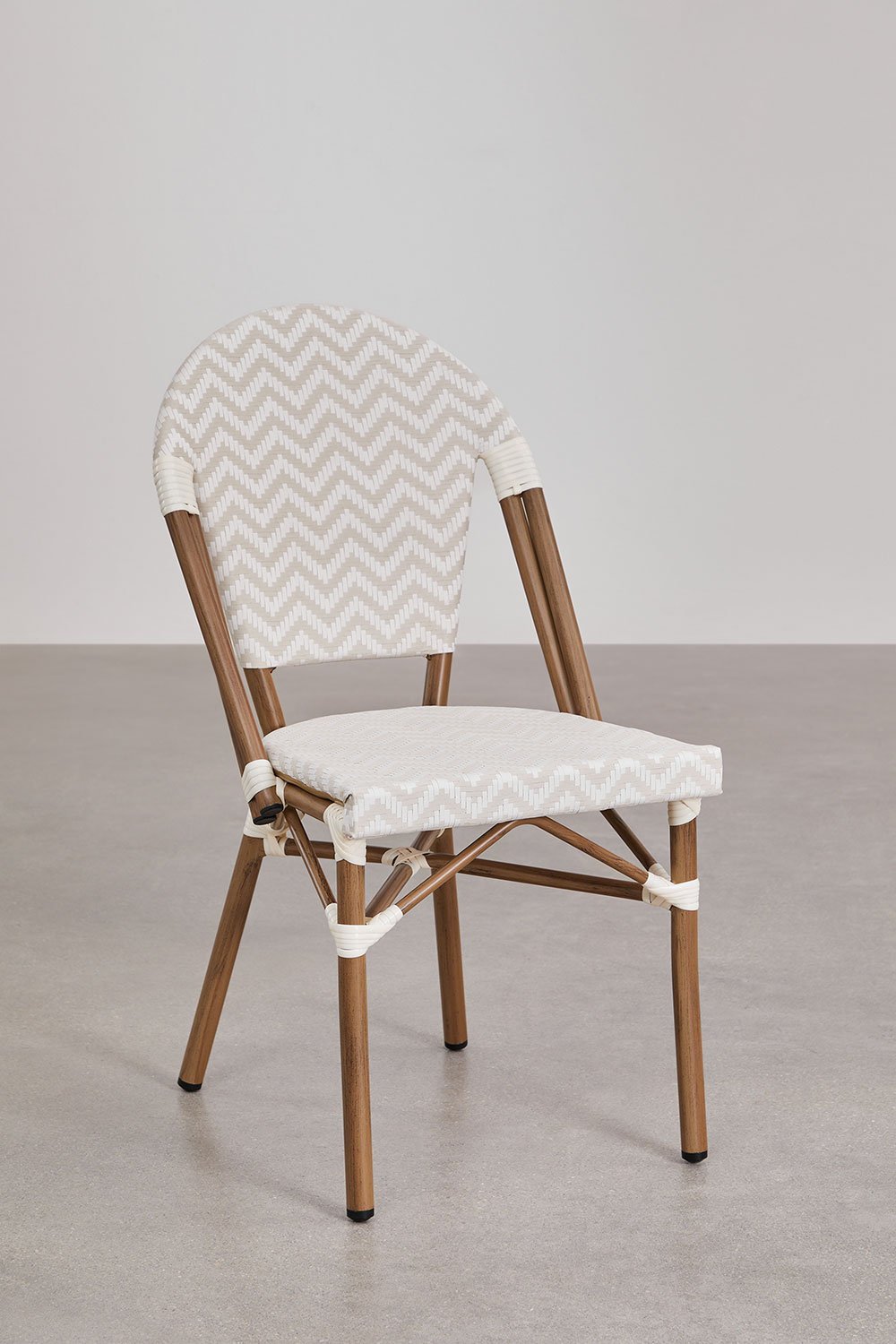 Conjunto de mesa redonda Ø80 cm e 4 cadeiras de jantar empilháveis em alumínio Brielle Bistro, imagem de galeria 6