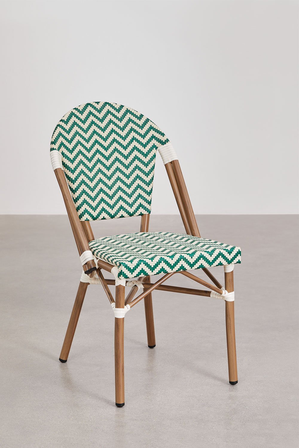 Conjunto de mesa redonda Ø80 cm e 4 cadeiras de jantar empilháveis em alumínio Brielle Bistro, imagem de galeria 6