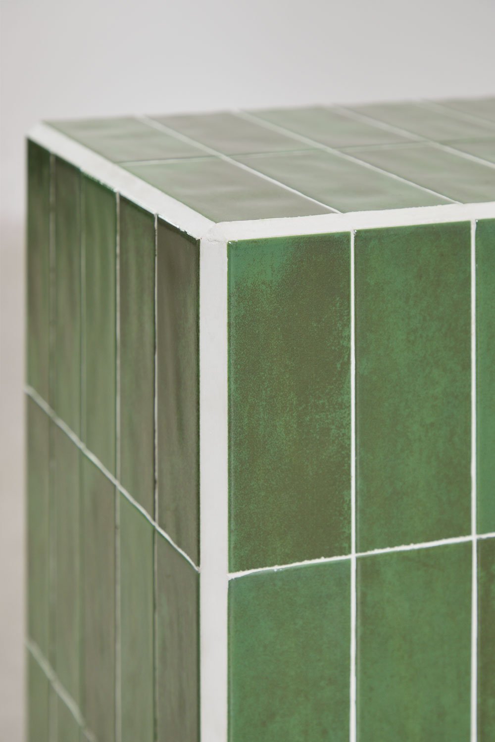 Mesa lateral quadrada 30x30 cm em cimento e azulejos Bongani, imagem de galeria 4