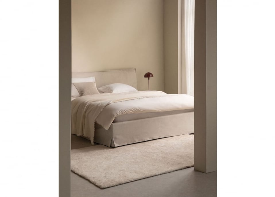 Cama com arrumação para colchão 160x200cm em tecido branco Lorea