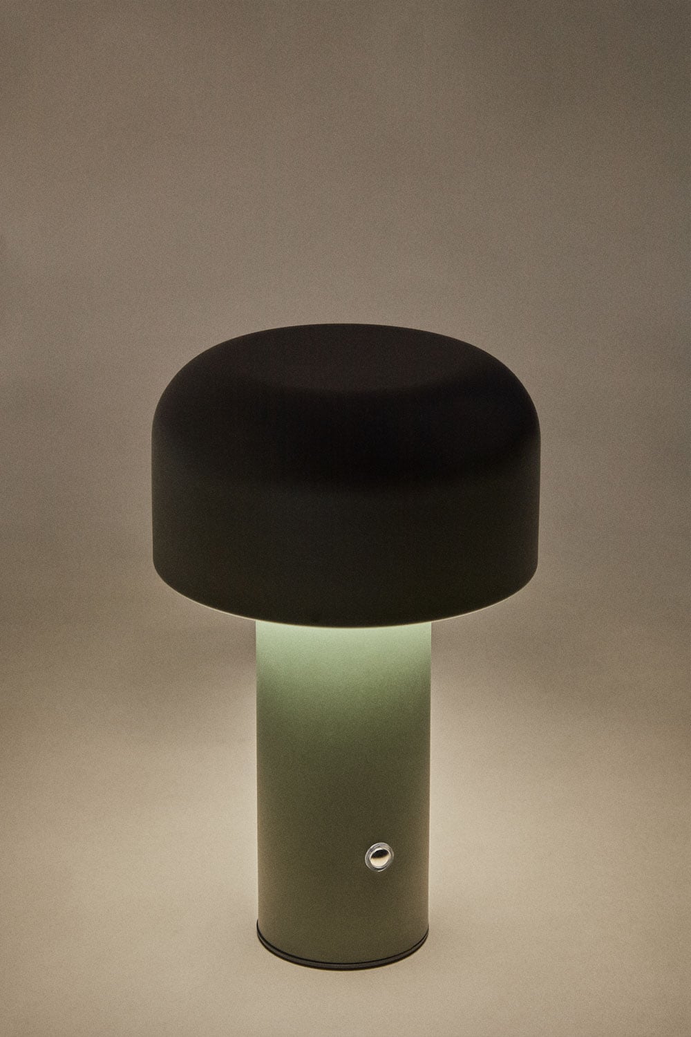 Lâmpada de mesa LED sem fios para exterior em ferro Loentia, imagem de galeria 3