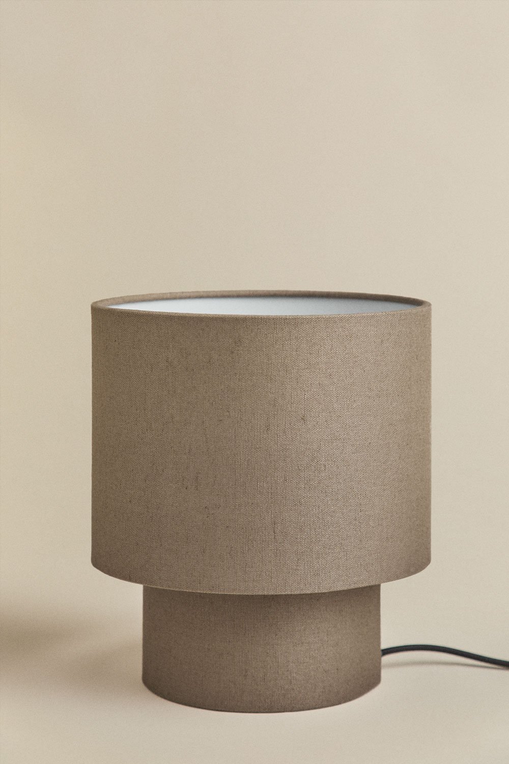 Candeeiro de mesa Gioura em linho e ferro, imagem de galeria 2