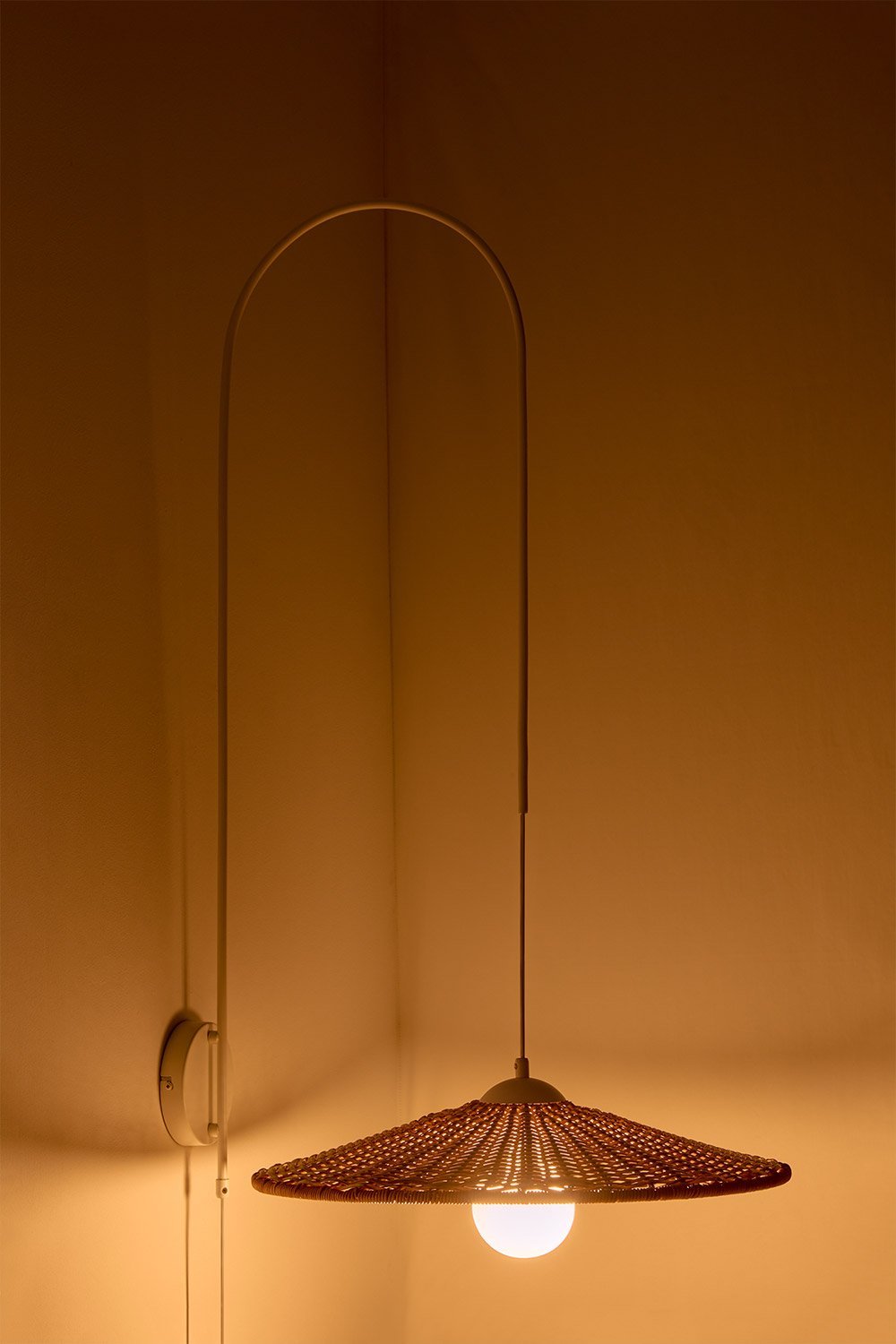 Luminária de parede externa Sopant feita de ferro e rattan sintético , imagem de galeria 2