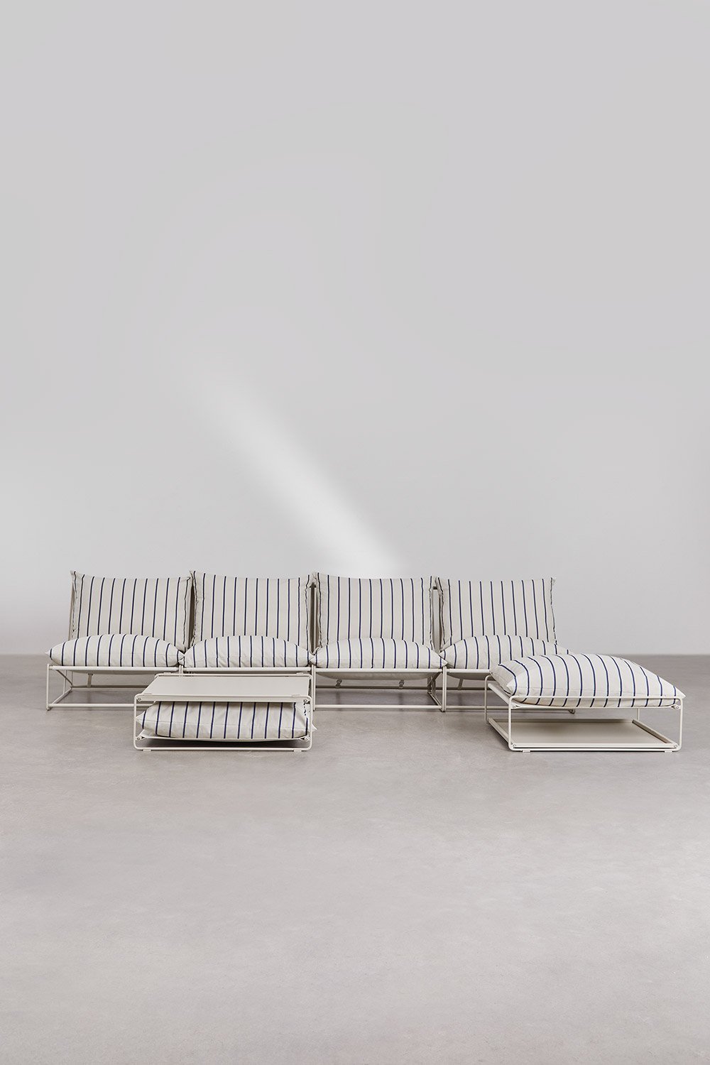 Conjunto de jardim Amaro com sofá modular de 4 peças, mesa lateral e pufe conversível, imagem de galeria 4