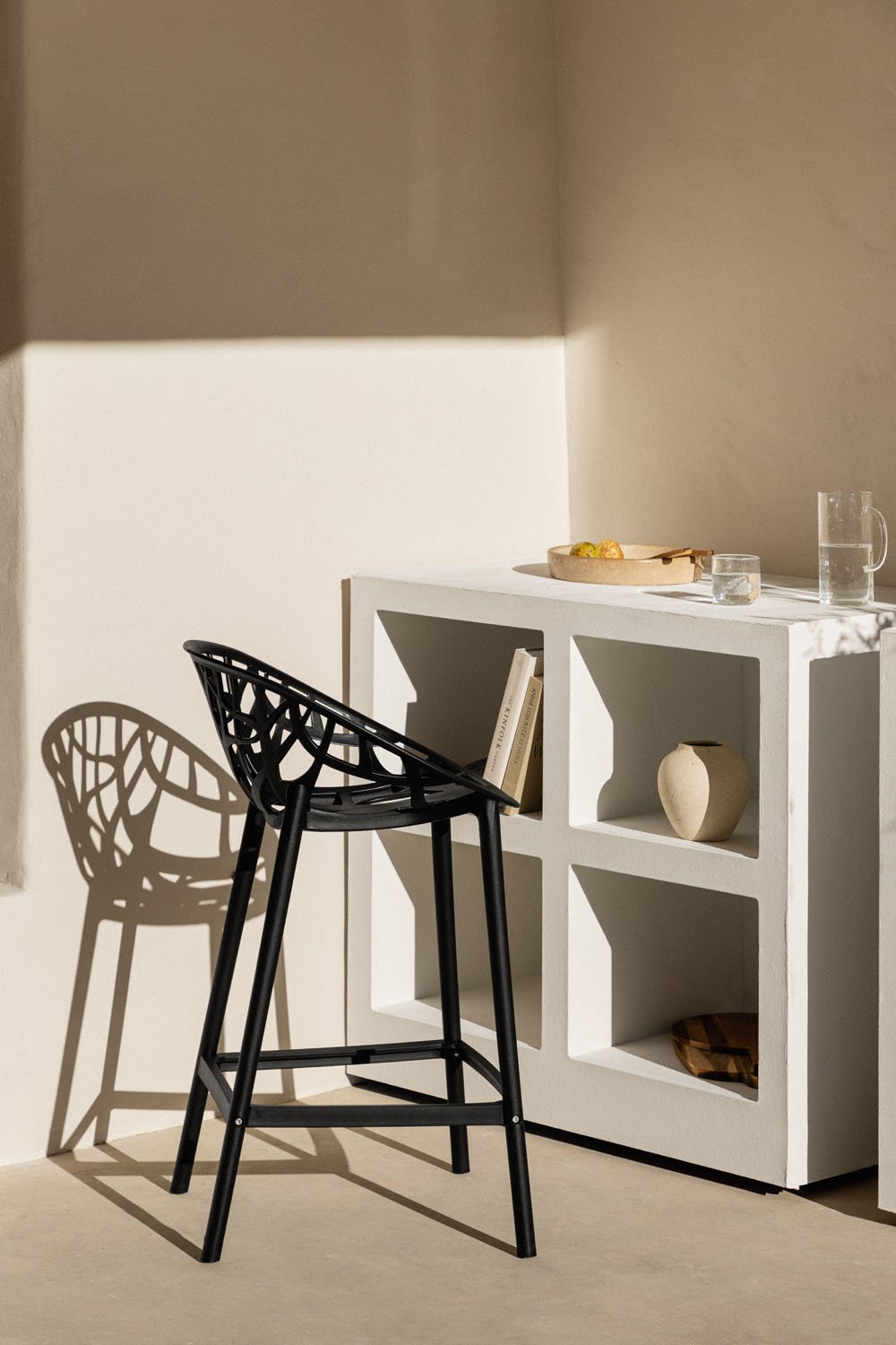 Banco alto de jardim 65 cm em polipropileno preto Ores, imagem de galeria 1