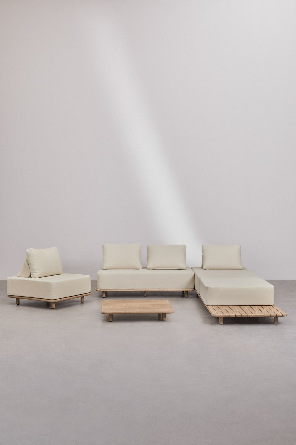 Conjunto de sala com sofá modular chaise longue de 3 peças, mesa auxiliar, poltrona e mesa de centro 95x95 cm em acácia Portet, imagem de galeria 2