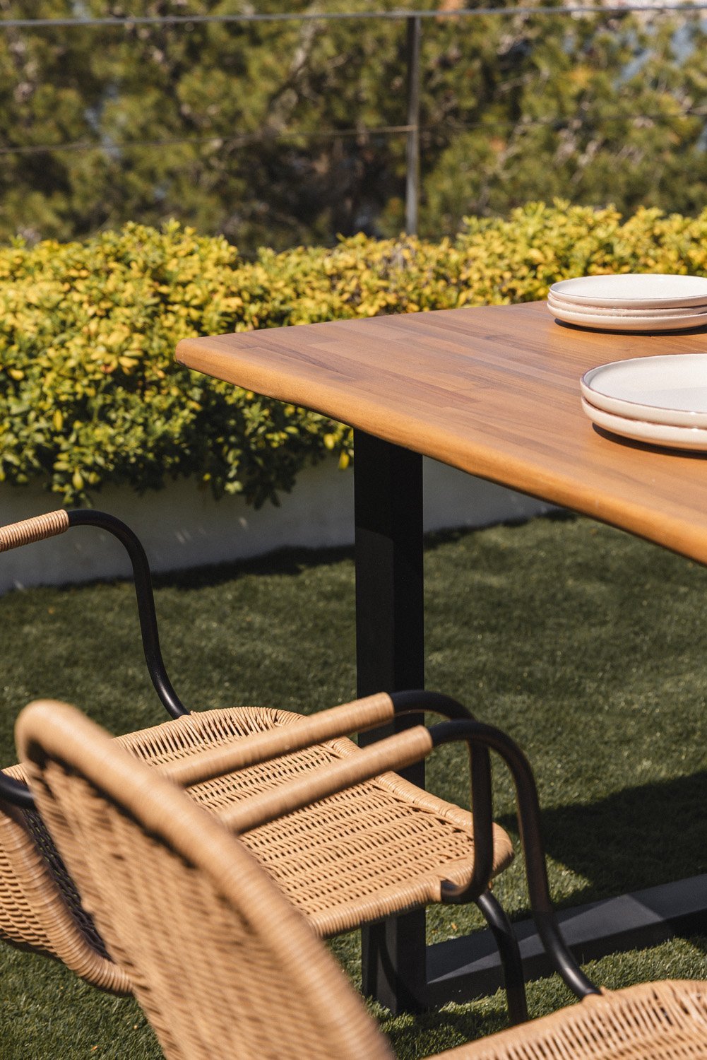 Mesa de jardim retangular 180x90 cm em madeira de acácia e aço Maupi, imagem de galeria 2