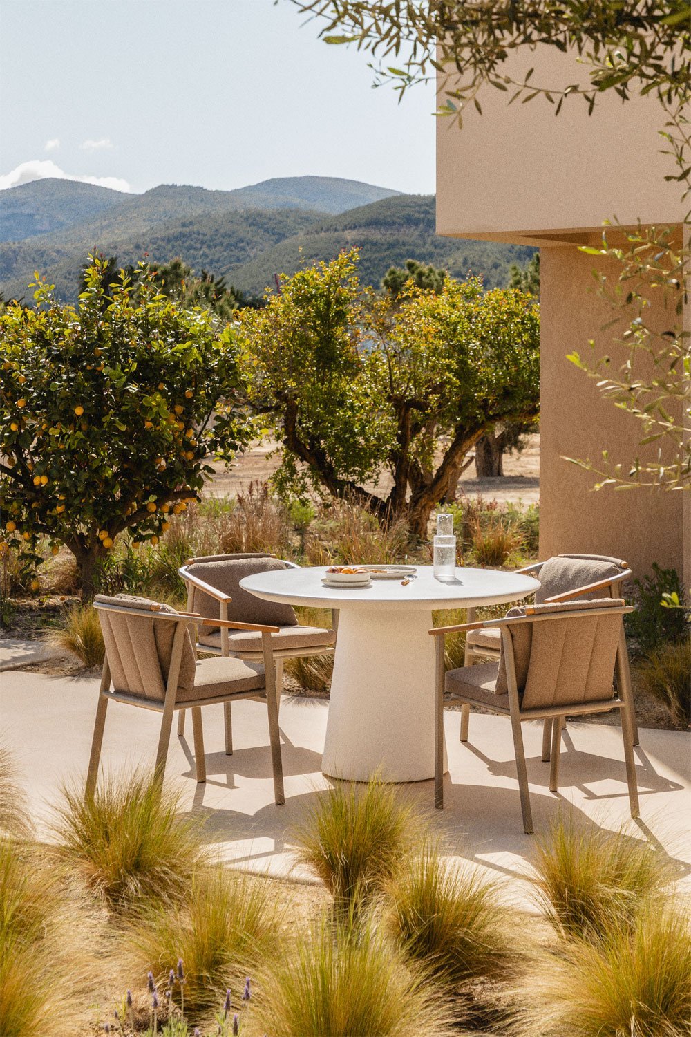 Mesa de jardim redonda Ø120 cm em cimento Noemi, imagem de galeria 1