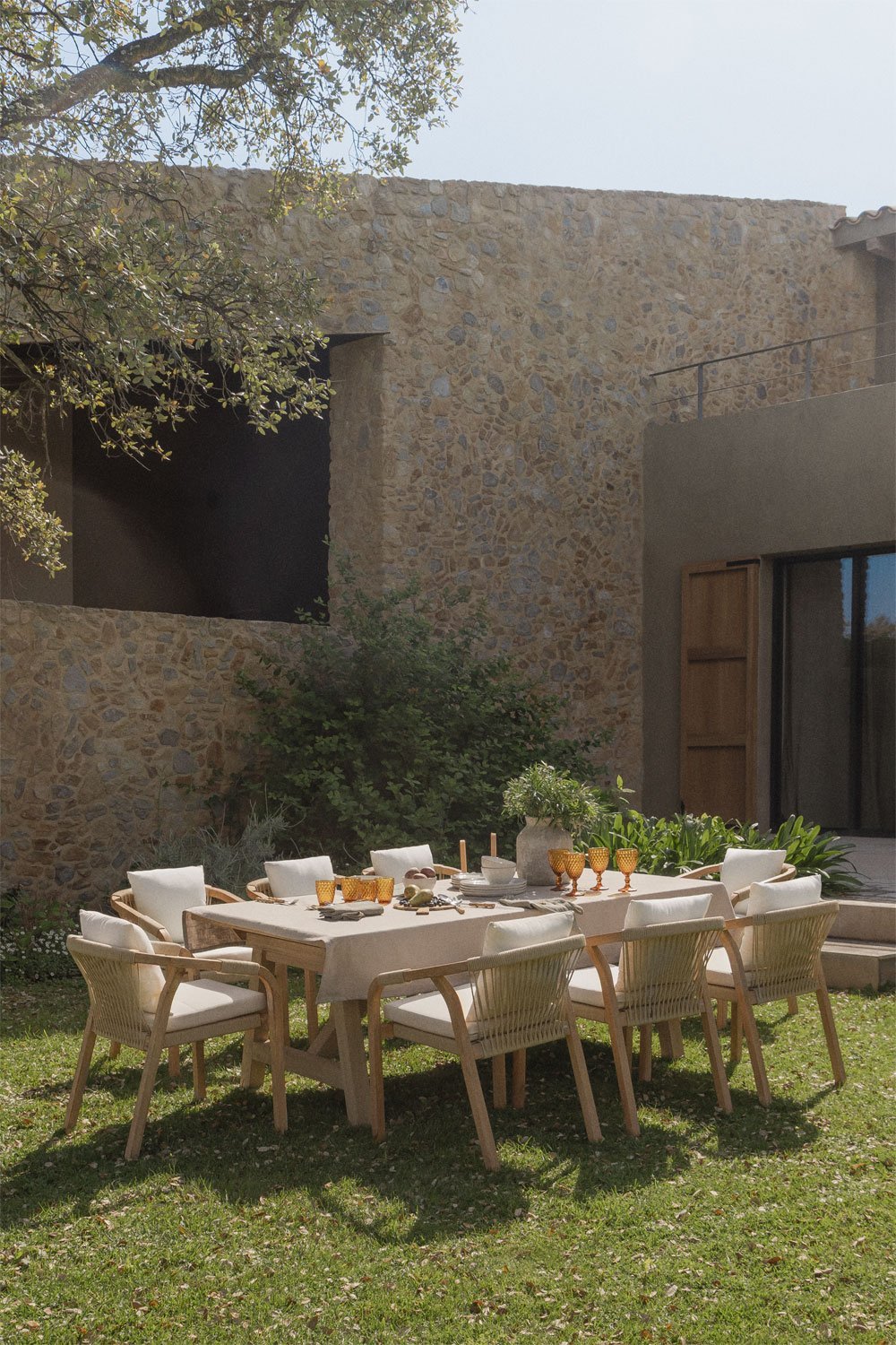 Conjunto de mesa retangular extensível 200-260-320x100 cm e 8 cadeiras de jardim com braços em madeira de acácia do Dubai      , imagem de galeria 1
