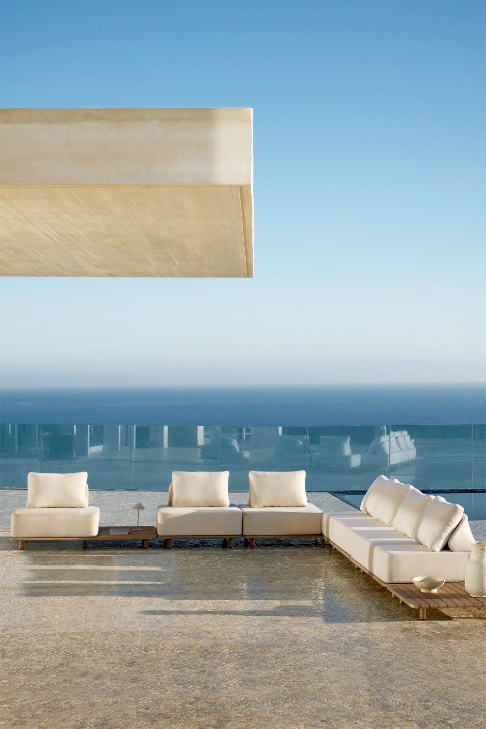 Conjunto de jardim com sofá de canto modular de 5 peças com mesa lateral e mesa lateral 95x95 cm em acácia Portet, imagem de galeria 1
