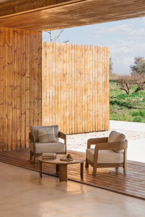Conjunto de sala de estar com 2 poltronas e mesa de centro em madeira de acácia Uleno