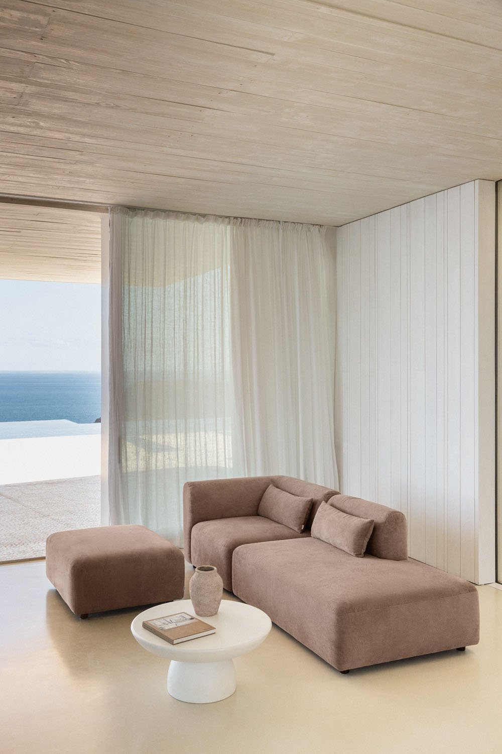Sofá modular de canto de 2 peças com chaise direita e pufe Fogler, imagem de galeria 1