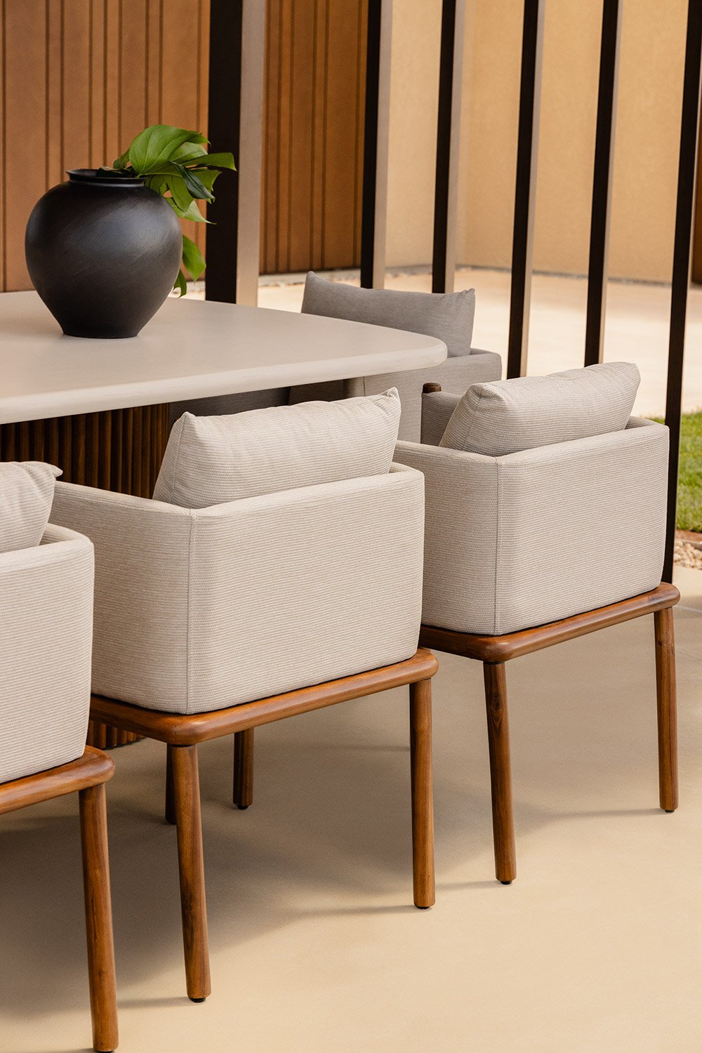 Mesa de jardim retangular em cimento e madeira de acácia Sirvon, imagem de galeria 3