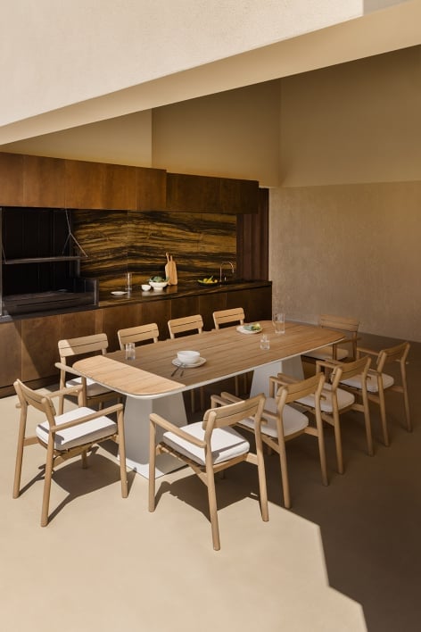 Conjunto de mesa retangular 260x110 cm em alumínio e teca Inkeri e 10 cadeiras de jardim com braços em madeira Saira