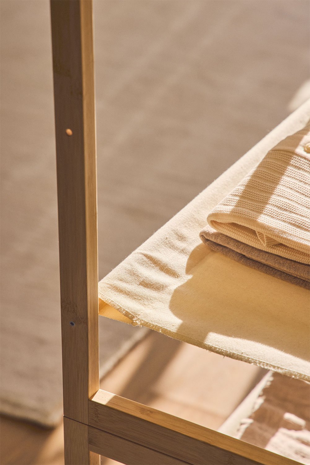 Guarda-roupa modular aberto Deneb Bamboo de 2 peças com prateleiras e cabideiro, imagem de galeria 2