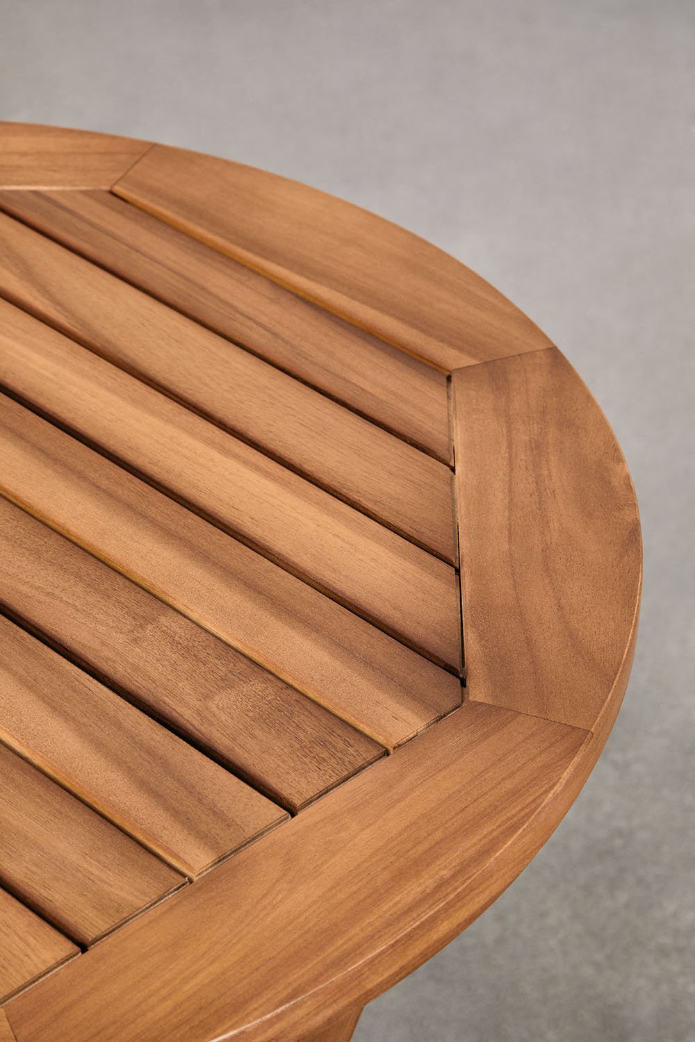 Conjunto de mesa redonda Ø60 cm e 2 cadeiras de jardim dobráveis em madeira de acácia Delawer, imagem de galeria 3