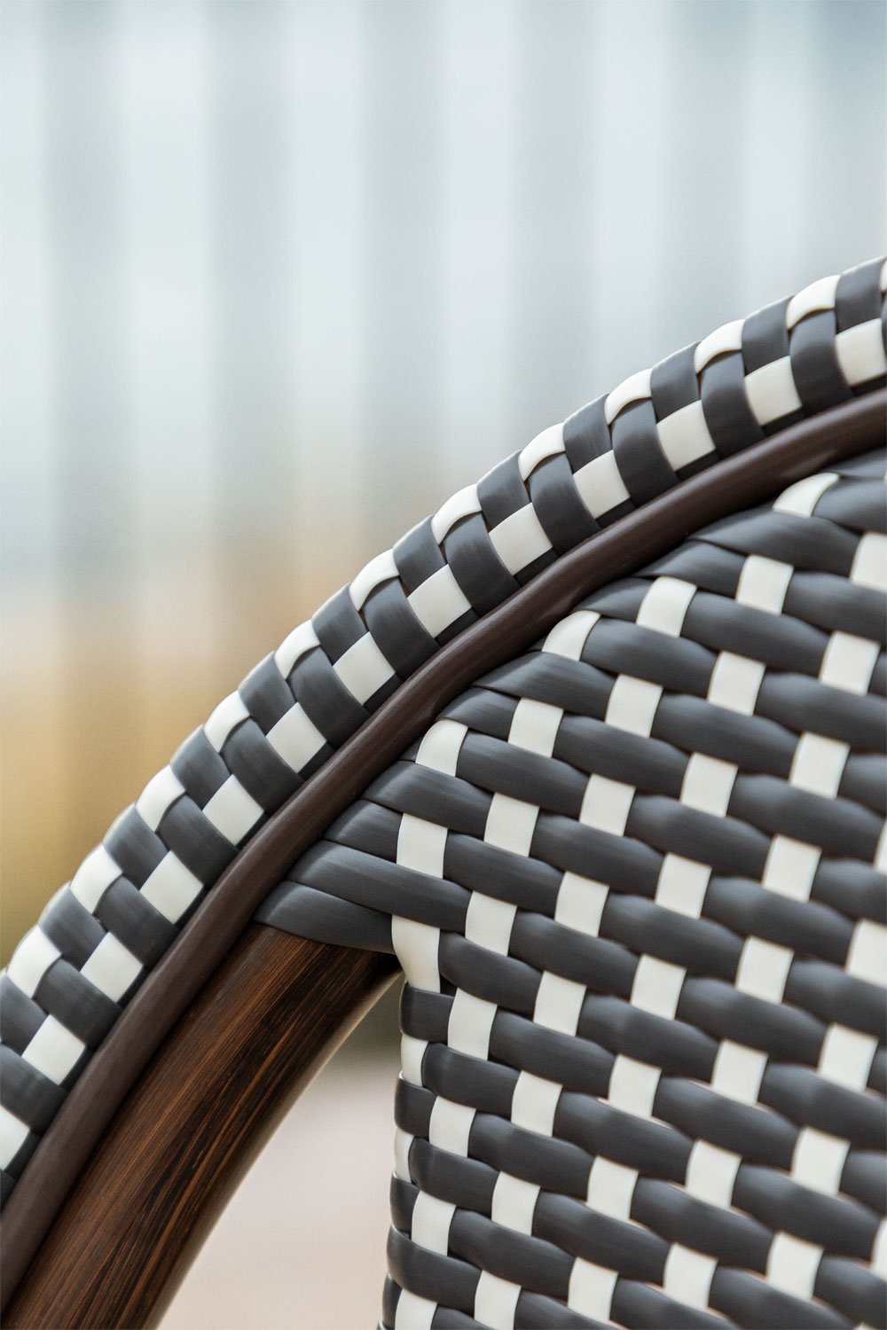 Pack de 2 bancos altos empilháveis para jardim com encosto em alumínio e rattan sintético Brielle Bistro, imagem de galeria 2