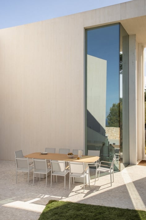 Conjunto de mesa retangular 260x110 cm em alumínio e madeira de teca Inkeri e 10 cadeiras de jardim em alumínio Archer