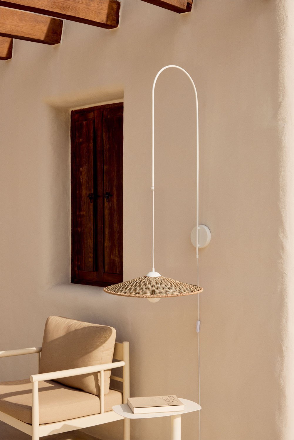 Luminária de parede externa Sopant feita de ferro e rattan sintético, imagem de galeria 1