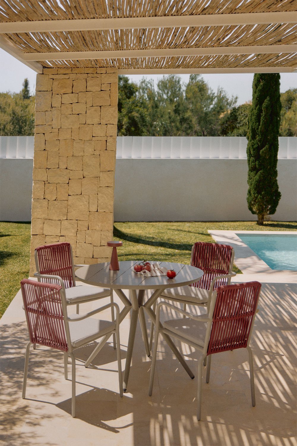Conjunto de mesa redonda Ø100 cm Valerie e 4 cadeiras de jardim com braços em alumínio Alberta, imagem de galeria 1