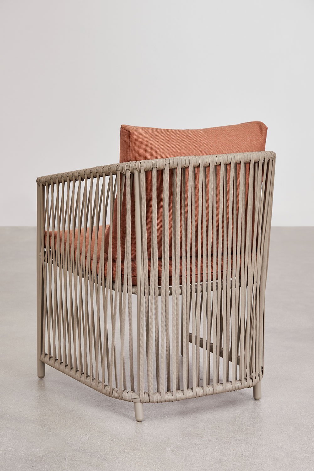 Conjunto de mesa oval 220x95 cm em cimento Noemi e 8 cadeiras de jardim Sophie com braços de alumínio e corda trançada, imagem de galeria 7