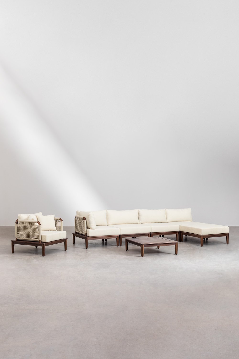 Conjunto de sala com sofá modular de canto de 4 peças, mesa de centro, puff e poltrona em acácia Giulia, imagem de galeria 1
