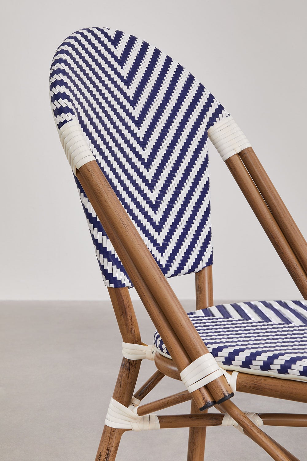 Pacote de 4 cadeiras de jantar empilháveis de alumínio Brielle Bistro, imagem de galeria 5