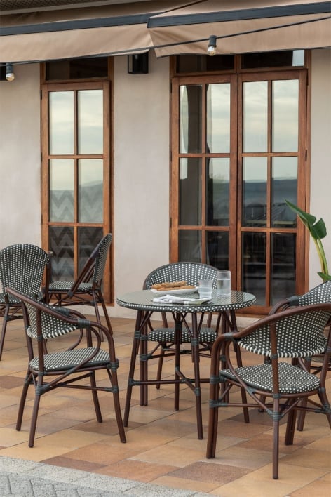 Conjunto Brielle Bistro com mesa redonda de 80 cm e 4 cadeiras de jardim empilháveis de alumínio com braços