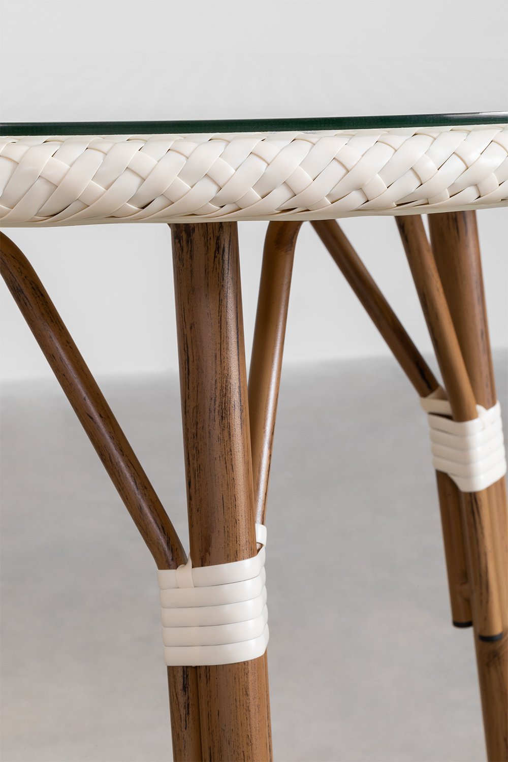 Conjunto de mesa redonda Brielle Bistro (80 cm de diâmetro) e 4 cadeiras de jardim empilháveis de alumínio, imagem de galeria 4