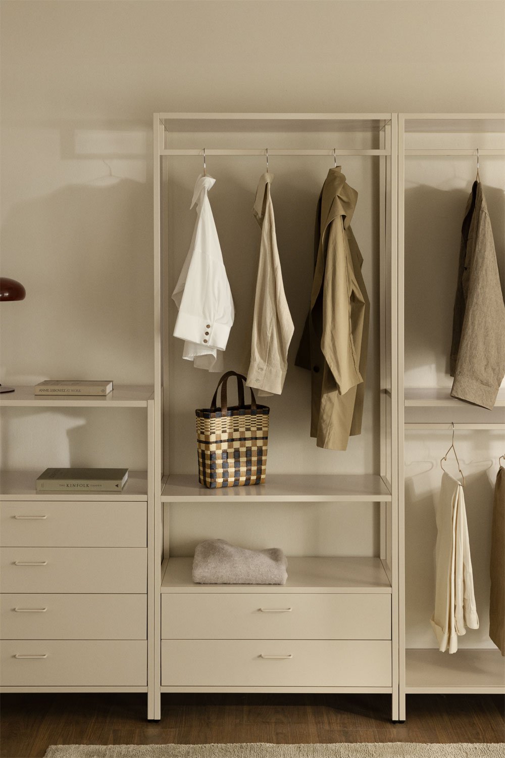 Guarda-roupa aberto Janine com gavetas de aço, imagem de galeria 1