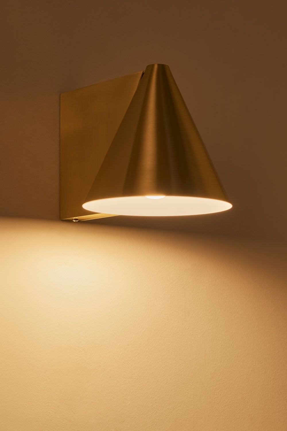 Luminária de parede em ferro Bicorp, imagem de galeria 4