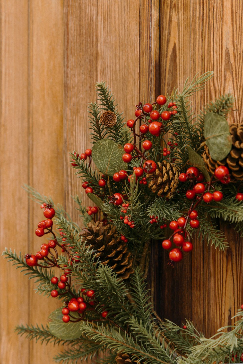 Coroa decorativa de Natal Kinley Ø65 cm em rattan com pinhas, imagem de galeria 2