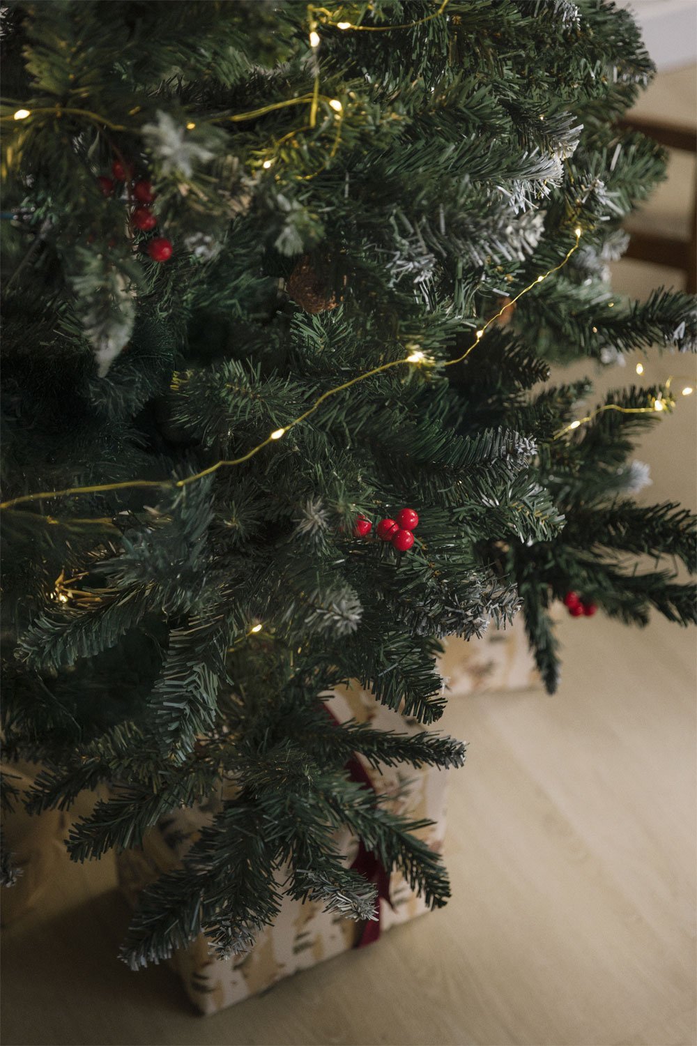 Árvore de Natal com pinhas decorativas e frutas vermelhas Livigno, imagem de galeria 2