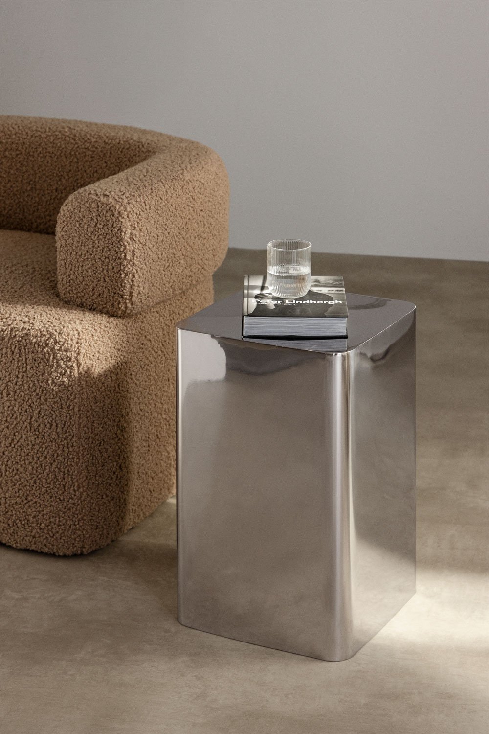 Mesa auxiliar quadrada em aço Loraq, imagem de galeria 1