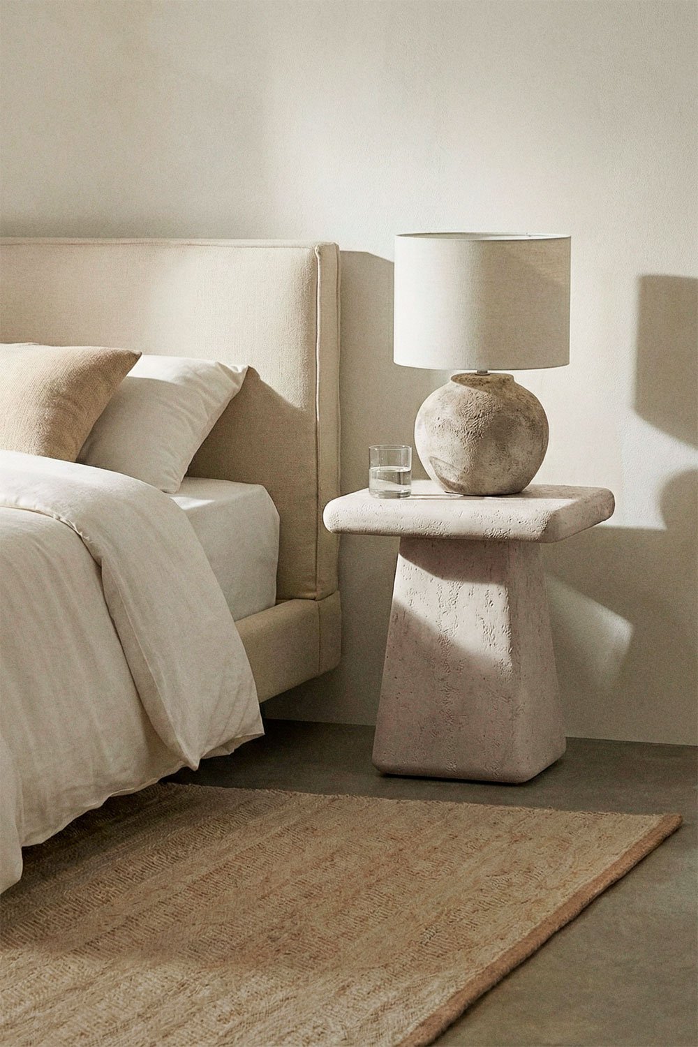 Mesa de cabeceira quadrada 45x45 cm em cimento Maelis, imagem de galeria 1