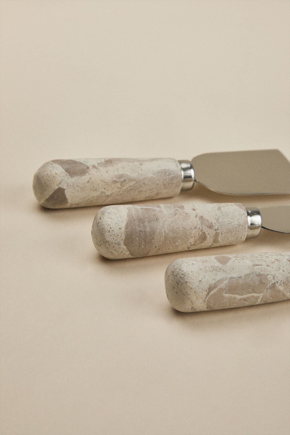 Conjunto de 3 talheres para queijos em mármore e aço Calven, imagem de galeria 7