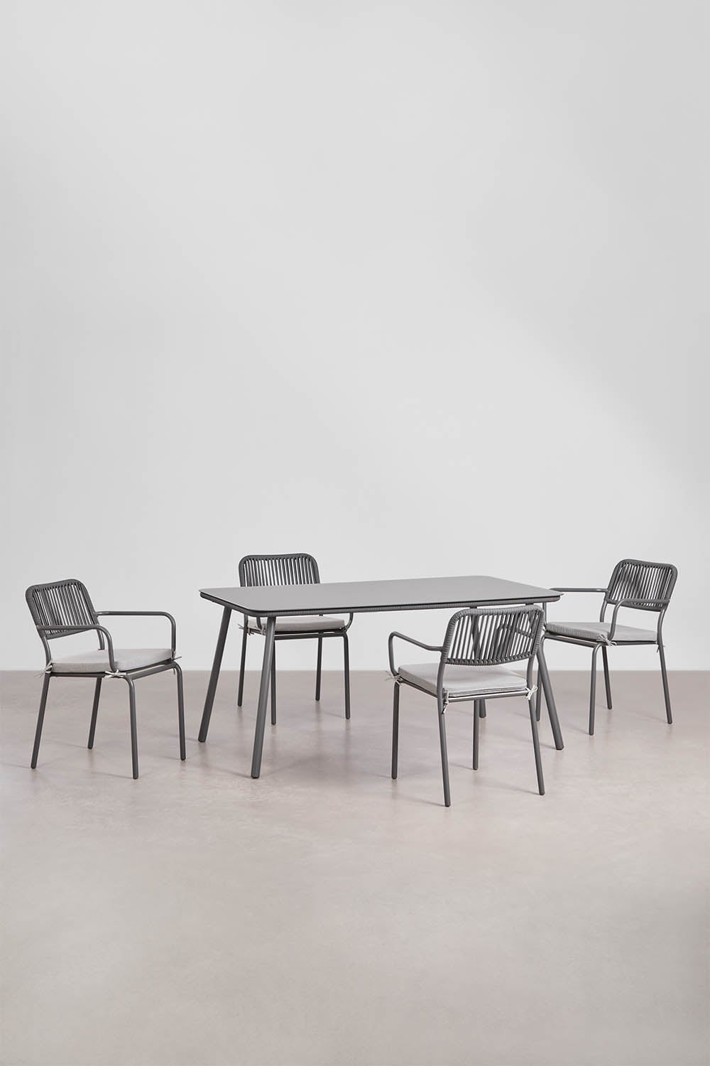 Conjunto de mesa retangular 160x90 cm e 4 cadeiras de jardim empilháveis em corda trançada Arhiza, imagem de galeria 1