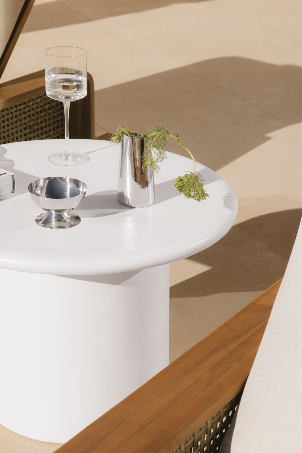 Mesa de centro redonda para jardim em cimento Namara, imagem de galeria 2